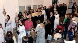  La Hermandad Sacramental de Nuestro Padre Jesús Nazareno, del Santo Sepulcro y Resucitado, María Santísima de los Dolores, Lágrimas y de la Cruz de Benalmádena Pueblo celebró el pasado viernes el traslado del Cristo Yacente. Más de 300 personas acompañaron a la imagen, que fue portada por cuatro miembros de la junta de gobierno de la hermandad y escoltada por cuatro portadores de ciriales. 