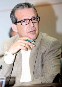 El primer teniente de alcalde y Concejal de Bienestar Social y Tercera Edad, Francisco Salido, ha ofrecido una rueda de prensa junto al Asesor de Tercera Edad Francisco Cañete, y los Presidentes de los Centros de Mayores, Anica Torres y Silvestre González, Miguel Reyes y Salvador Pérez respectivamente, con el fin de anunciar el viaje anual, para los mayores, a la Costa de Valencia.