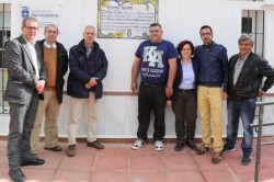 El primer teniente de alcalde y concejal de Bienestar Social y Tercera Edad, Francisco Salido, ha informado hoy en rueda de prensa, acompañado por el asesor de Tercera Edad, Francisco Cañete, de la reapertura del Centro Social Dña Gloria Alonso. También han querido estar presente los tres hijos Dña Gloria.