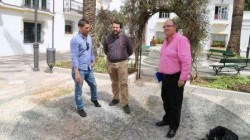 La concejalía de Servicios Operativos ha informado sobre los trabajos de mejoras y embellecimiento que están finalizando en la Plaza de Andalucía de Benalmádena Pueblo.Estos trabajos de mantenimiento finalizaran estos días y supondrán una respuesta a los vecinos de la zona, que nos solicitaban arreglar la solería que se encontraba levantada en algunos puntos de la plaza.