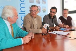 El primer teniente de alcalde y Concejal de Bienestar Social, Francisco Salido, ha presentado en rueda de prensa el Proyecto Intergeneracional “Conoce a tus Mayores”, junto al asesor de Tercera Edad, Francisco Cañete y los presidentes de los Centros de Día Anica Torres y Silvestre González, Miguel Reyes y Salvador Pérez respectivamente.
