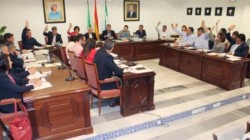 El alcalde de Mijas, Ángel Nozal, ha anunciado durante el transcurso del Pleno ordinario de hoy que la empresa dependiente de la Mancomunidad de Municipios de la Costa del Sol Occidental y actual concesionaria del servicio de abastecimiento de agua de consumo doméstico, Acosol, seguirá ofreciendo esta prestación en el municipio.