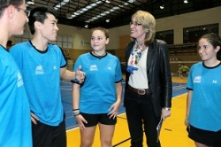 La alcaldesa de Benalmádena, Paloma García Gálvez, felicitó ayer a los jugadores del Club Bádminton de Benalmádena por los últimos éxitos cosechados, gracias a los cuales la entidad deportiva se ha posicionado como referente en el panorama regional y nacional.