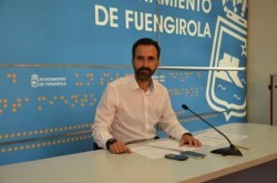 El concejal de Nuevas Tecnologías de Fuengirola, Juan Lazo, ha sido el encargado de presentar una iniciativa experimental y pionera con la que se busca fortalecer el tejido económico y empresarial de la ciudad. Así, ha explicado que el Consistorio ha aprobado que las empresas y comercios locales puedan publicitarse en la página web municipal a precios muy reducidos