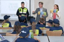 El Colegio Noruego de Benalmádean ha dado hoy la bienvenida a la ‘Patrulla Recicla’, una campaña de concienciación y sensibilización ciudadana en materia de reciclado, impulsada conjuntamente por la Concejalía de Medio Ambiente del Ayuntamiento de Benalmádena y la Mancomunidad de Municipios de la Costa del Sol Occidental, con la colaboración de la empresa Ecoembes.