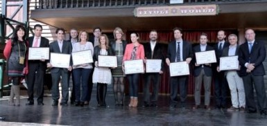 La alcaldesa de Benalmádena, Paloma García Gálvez, ha presidido hoy la entrega de los IX Premios de Turismo Interior, organizados por el periódico ‘Málaga Rural’, evento que ha tenido como escenario el parque de atracciones Tívoli World. El centro de ocio benalmadense, la Gran Senda o el área de Derechos Sociales de la Diputación Provincial de Málaga han recibido el reconocimiento de la publicación, en un acto que ha contado también con la presencia de los regidores de Antequera y Coín, Manuel Barón y Fernando Fernández Tapia-Ruano