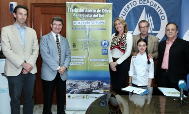 El Puerto Deportivo de Benalmádena acogerá el próximo fin de semana, del 11 al 13 de abril, la I Feria del Aceite de Oliva de la Costa del Sol ‘AOVESol’. Un evento pionero en la provincia de Málaga, centrado en la difusión de la cultura que gira en torno al sector del aceite de oliva e impulsado por la empresa benalmadense LaTiendadelAceite.es, con la colaboración del Puerto Deportivo de Benalmádena y de la Concejalía de Turismo.