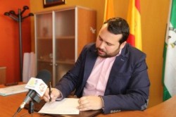 El concejal de Servicios Operativos del Ayuntamiento de Benalmádena, Juan Olea, ha informado hoy sobre la problemática que ocasionan los robos de cableado eléctrico que están aconteciendo en las distintas urbanizaciones. “Debido al gran aumento de este tipo de delitos, ha sobrepasado todas las previsiones que estaban contempladas en el presupuesto para la compra y reposición del material eléctrico sustraído.