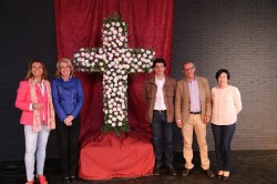 Arroyo de la Miel y Benalmádena Pueblo se han vestido durante este fin de semana con sus mejores galas para conmemorar por todo lo alto la gran festividad de las Cruces de Mayo, en cuya celebración, organizada por la Delegación de Festejos del Ayuntamiento, han participado miles de vecinos y turistas. 