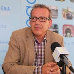 El primer teniente de alcalde y Concejal de Bienestar Social y Tercera Edad, Francisco Salido y la Concejala de Sanidad Inmaculada Hernández, han ofrecido una rueda de prensa para tratar la prevención en los mayores durante el periodo estival.