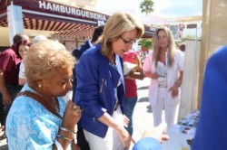 La alcaldesa de Benalmádena, Paloma García Gálvez, ha inaugurado hoy la Feria Expoforma ‘Empresa y Formación’, que ha tenido como escenarios principales la Casa de la Cultura de Arroyo de la Miel y la céntrica avenida de la Constitución. La iniciativa, impulsada por la Delegación de Empleo, a través del Centro Municipal de Formación ‘Benalforma’, con la colaboración de las delegaciones de Comercio, Festejos y Cultura, tiene entre sus objetivos dar a conocer a las empresas que apoyan la formación y el empleo.