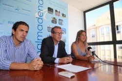 El Primer Teniente de Alcalde y Concejal de Bienestar Social, Francisco Salido, informó en rueda de prensa, junto a los representantes de las asociaciones Sabrin y Teatreros de Benalmádena, Pilar Borrego y Pedro Jiménez respectivamente, sobre el resultado del acto benéfico “Teatro y solidaridad, juntos de la mano”