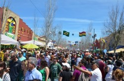  Un rotundo éxito; así se puede calificar la XX edición de la Feria Internacional de los Pueblos (FIP) de Fuengirola que se celebró del pasado 30 de abril al 4 de mayo. Hoy, la alcaldesa, Esperanza Oña, ha realizado un concienzudo balance de esta cita multicultural que se ha convertido en todo un referente en el país. 