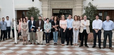 La alcaldesa de Benalmádena, Paloma García Gálvez, ha presidido hoy el minuto de silencio que se ha celebrado a mediodía en la puerta principal del Ayuntamiento para condenar el asesinato de la presidenta de la Diputación de León, Isabel Carrasco, fallecida ayer, a los 59 años, tras recibir varios disparos. 