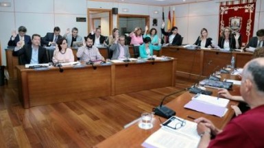 El campo de fútbol municipal El Tomillar pasará a denominarse Estadio Municipal Francisco Alarcón, ‘Isco’. El Ayuntamiento de Benalmádena ha aprobado hoy en pleno la culminación del expediente de honores y distinciones, iniciado el pasado verano, para bautizar el complejo deportivo con el nombre del jugador de Arroyo de la Miel, que milita en la actualidad en el Real Madrid y que ha conseguido en las últimas fechas éxitos como la Copa del Rey y la Champions League. 