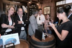 La alcaldesa de Benalmádena, Paloma García Gálvez, ha inaugurado hoy la Ruta de la Tapa de Arroyo de la Miel y Benalmádena Costa, que en esta edición se presenta con el lema ‘Vámonos de Tapas’. Un evento gastronómico impulsado por la Delegación de Comercio del Ayuntamiento de Benalmádena, con la colaboración de 'Dan@Global', que se celebrará hasta el 8 de junio y en el que participan 34 establecimientos. 