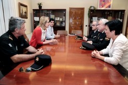 La alcaldesa, Paloma García Gálvez, ha recibido hoy en el Ayuntamiento al nuevo comisario jefe del Cuerpo Nacional de Policía de Torremolinos y Benalmádena, Domingo Suárez Suárez, que releva en el cargo a Jesús Vicente Álvarez, quien, después de cuatro años de servicio en el municipio, ha sido destinado a Asturias.