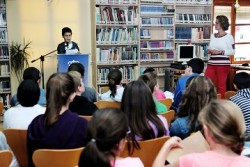 Más de una treintena de alumnos del Colegio Jacaranda han conmemorado hoy el Día de la Interculturalidad con la lectura de diferentes leyendas del mundo, en un acto celebrado en la Biblioteca ‘Manuel Altolaguirre’ de Benalmádena Pueblo. La actividad, impulsada por la Concejalía de Cultura y Educación, a través de la biblioteca municipal, en colaboración con el centro educativo.