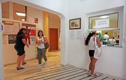 El Edificio Ovoide acogerá a partir del próximo lunes, 9 de junio, el inicio del curso de ‘Aplicador de Productos Fitosanitarios (Nivel cualificado)’. La actividad formativa, para la que aún quedan plazas disponibles, abordará cuestiones como los plaguicidas o métodos de control de plagas.