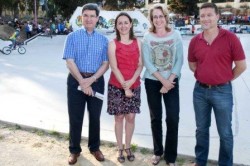 La alcaldesa de Benalmádena, Paloma García Gálvez, asistió el pasado sábado a la competición de BMX ‘Fisurejam’, un torneo de esta modalidad de ciclismo acrobático que reunió en el ‘skate park’ del municipio a más de un centenar de jóvenes participantes. El evento, organizado por la entidad que da nombre al mismo con la colaboración de la Concejalía de Juventud del Ayuntamiento de Benalmádena.