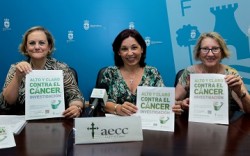 La Asociación Española Contra el Cáncer (AECC) celebrará el próximo jueves, 5 de junio, su cuestación anual con el lema 'Hablemos alto y claro contra el cáncer'. Una jornada que tendrá como principal objetivo recaudar fondos a través de la colocación de seis mesas petitorias, las cuales estarán instaladas en distintos enclaves de Benalmádena y en las que se apelará a la solidaridad de los ciudadanos y a su movilización para unir fuerzas en contra de la enfermedad del cáncer y a favor de todas aquellas personas que la padecen. La cantidad recaudada se destinará a desarrollar programas de prevención e información, apoyo psicológico y social para enfermos y familiares, residencias y pisos de acogida, y financiación de ayudas a la investigación. Asimismo, se invertirá en la promoción de programas de detección precoz de cáncer de mama y de cuidados paliativos en domicilio para enfermos en fase terminal.