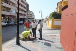 El concejal de Energía y Eficiencia en el Ayuntamiento de Mijas, José Francisico Ruiz Fontalba, asistió ayer a los trabajos de estudio y planificación del despliegue del cableado de fibra óptica que están realizando un equipo técnico de la empresa Magtel Comunicaciones, que va a instalar este moderno y rápido sistema de telecomunicaciones en todo el término municipal. 