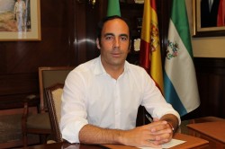 El concejal de Compras y Contrataciones, Marco Cortés, ha anunciado hoy que el equipo de Gobierno ha adjudicado las obras de rehabilitación del cortijo Don Elías para que albergue un nuevo centro cultural en Las Lagunas, que tendrá al flamenco como protagonista, ya que albergará la nueva sede de la Peña Flamenca Unión del Cante.
