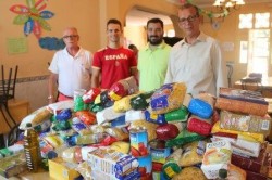 Tras la celebración del IV Campeonato de Taekwondo, el pasado 28 y 29 de Junio, organizado por el presidente del Club Benalmádena de Taekwondo, Maximiliano Montiel, dicho Club ha hecho entrega a la Asociación Comedor Social de 200Kg de comida no perecedera, obtenido como pago de la entrada a dicho campeonato.