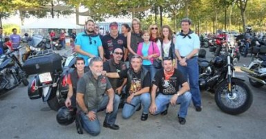 El Parque de la Paloma de Arroyo de la Miel acogió el pasado sábado la III Reunión Motera 'Ciudad de Benalmádena', organizada por la Asociación Motera de Benalmádena, con la colaboración de la Delegación de Deportes. El evento contó con la participación de cerca de 400 moteros, procedentes de los distintos clubes de la provincia de Málaga, que disfrutaron de una jornada de convivencia cargada de actividades musicales y lúdicas. 