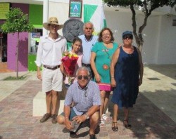 La Asociación ¿Yo? ¡Producto Andaluz! y el Liceo Blas Infante Torremolinos han rendido homenaje hoy a Blas Infante con motivo del reciente aniversario de su nacimiento, hace 129 años. El acto ha tenido lugar en la calle Blas Infante de Arroyo de la Miel, donde se ha depositado un ramo de flores y una bandera andaluza junto al monumento al padre de la patria andaluza.