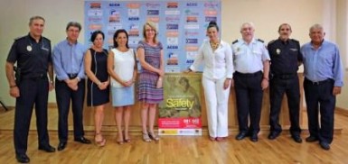  La alcaldesa, Paloma García Gálvez, ha presidido hoy el acto de presentación a los miembros de la Asociación de Comerciantes y Empresarios de Benalmádena (ACEB) del ‘Plan Turismo Seguro 2014’ de la Policía Nacional, un programa que tiene por objeto reforzar la seguridad ciudadana en las zonas de mayor afluencia turística de nuestro país, así como la difusión entre los profesionales del sector de consejos preventivos en materia de seguridad. 