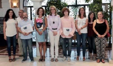 El joven autor benalmadense Sergio Duro Godoy, con su obra ‘Huérfanos de guerra’, ha obtenido el primer premio del XV Certamen Nacional de Dibujo ‘Felipe Orlando’. La alcaldesa de Benalmádena, Paloma García Gálvez, presidió ayer el acto de entrega de los galardones, tras el fallo del jurado, y la inauguración de la muestra con las obras participantes en el certamen, que estarán expuestas en el Castillo El Bil-Bil hasta el 29 de julio. 