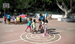 Durante todo el mes de julio, las alumnas del curso de “Monitoras de Ludoteca, comedores escolares y actividades extraescolares” del Proyecto BENEMPLEA 2.0, cofinanciado por el Fondo Social Europeo y Ayuntamiento de Benalmádena y desarrollado en el Centro Municipal de Formación Benalforma, han realizado diversas prácticas educativas en varios campamentos de la provincia.