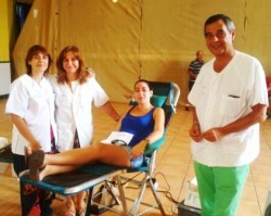 La concejala de Sanidad, Inmaculada Hernández, ha agradecido hoy la solidaridad de todos aquellos benalmadenses y visitantes que han participado en la campaña de donación de sangre desarrollada a lo largo de la jornada en la casa-hermandad de la Cofradía de la Redención, en Arroyo de la Miel. La edil ha recordado la importancia de colaborar con una iniciativa “que puede salvar un gran número de vidas”.