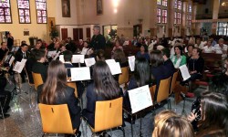 La Iglesia del Carmen de Benalmádena Costa sirvió de escenario para el concierto benéfico interpretado por la Banda de Música de Alozaina 