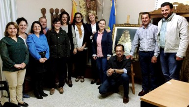 La alcaldesa de Benalmádena, Paloma García Gálvez, mantuvo ayer un encuentro con los responsables de la Hermandad del Rocío