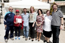 Pueblosol celebró la primavera con una nueva edición del mercadillo ecológico al que acudió la alcaldesa, Paloma García Gálvez