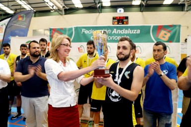 La alcaldesa, Paloma García Gálvez, entregó un reconocimiento a los participantes de este encuentro