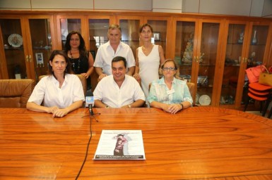 El alcalde Víctor Navas y la concejala de Festejos, Ana Scherman, representarán al Ayuntamiento en la tradicional ofrenda floral a la tumba de la tonadillera, que pasó sus últimos 25 años de vida en nuestro municipio