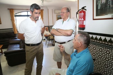 “Les hemos informado sobre el inicio de los contactos con otras instituciones para realizar en esta legislatura uno de nuestros principales compromisos electorales: la ampliación de este centro de mayores”, ha anunciado el alcalde Víctor Navas