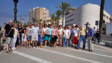 Un total de 56 vecinos visitaron Cádiz, Jerez de la Frontera, Puerto de Santa María y Costa Ballena