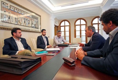“Con este encuentro fijamos los pilares para una apertura inminente del aparcamiento, esencial para dinamizar la economía y el comercio local”, ha declarado el alcalde de Benalmádena, Víctor Navas