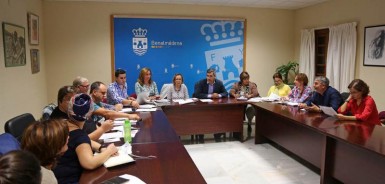 “Por primera vez, sectores como el de las Ampas o el profesorado participarán en las decisiones en materia educativa”, ha destacado la concejala de Educación, Elena Galán
