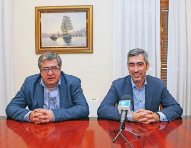 “Hemos aprovechado el Plan de Asfaltado para realizar el pintado a un coste mínimo, y ganaremos entorno a 500 plazas de aparcamiento, atendiendo así una demanda del sector hotelero”, ha detallado el alcalde Víctor Navas