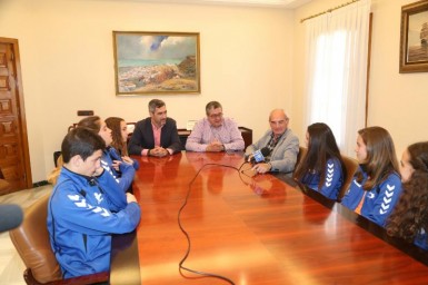 “Benalmádena es el municipio que tradicionalmente más jugadores ha aportado a la selección andaluza de balonmano”, ha recordado el concejal de Deportes, Joaquín Villazón