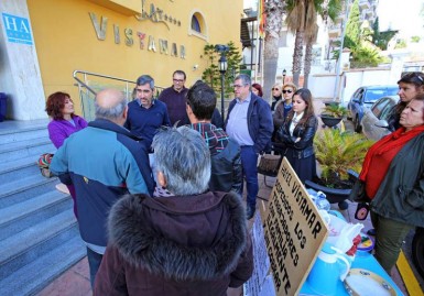 Una veintena de trabajadores se concentra desde octubre a las puertas del hotel reclamando su indemnización por despedido