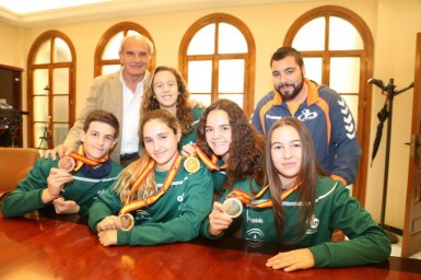 Alumnas de 2º y 3º de la ESO han integrado el equipo de la categoría infantil de la selección andaluza que obtuvo la Medalla de Oro en el Campeonato de España celebrado en Almería 