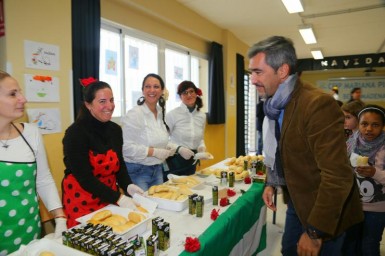 “Iniciativas como ésta son esenciales pues suponen apostar por una educación cercana a nuestras raíces, en la que se pone en valor qué significa ser andaluz”, ha valorado el alcalde Víctor Navas