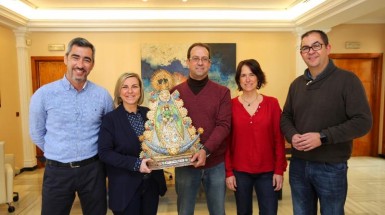 “La imagen permanecerá expuesta en nuestra Casa Hermandad para que puedan visitarla todos los vecinos”, ha anunciado la hermana mayor Almudena Cañete