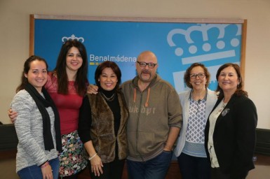 En la presentación ha participado uno de los interpretes de la obra, Manolo Medina, que ha animado a los familiares de personas que padecen Alzheimer “a darle la vuelta a la tortilla y disfrutar del tiempo junto a ellos”